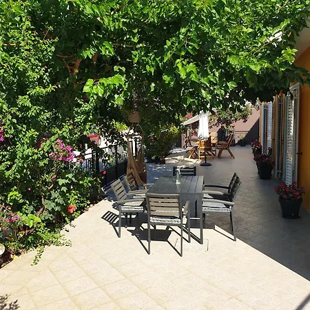 Apartment Theyellow House Ii Fully Equipped 2br